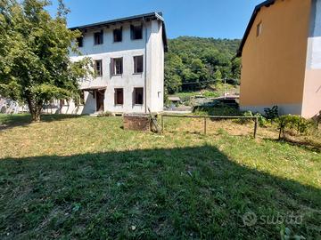 Terratetto plurifamiliare + cascina Travesio