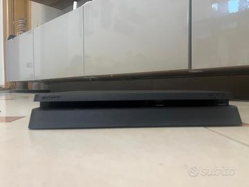 Play Station 4 Slim