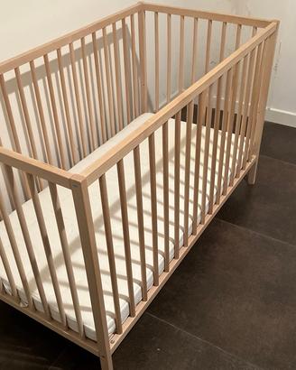 Lettino per bambini con materasso