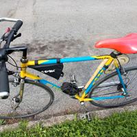 Bicicletta huni uomo tutto apposto