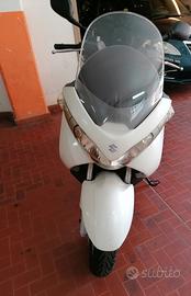 Scooter Suzuki Burgman 125.