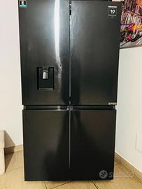 Frigo xxl nero lucido hisense stile americano 2025