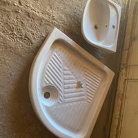 Piatto doccia angolare e lavandino