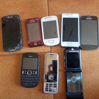 Cellulari Samsung e altri 8 pz rotti