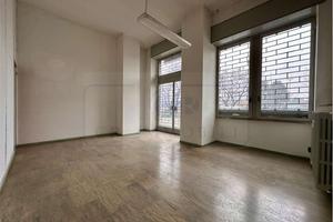 NEGOZIO UFFICIO DI 64MQ