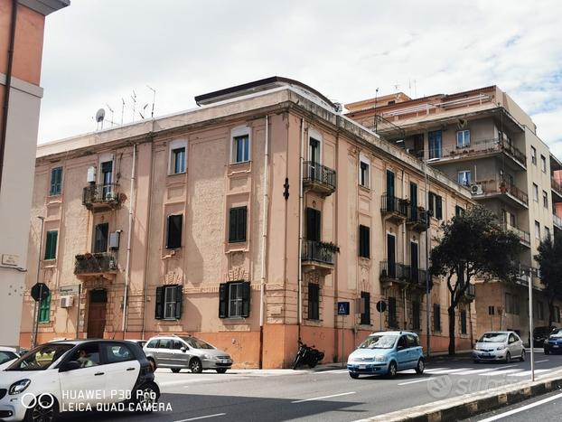 Via Romagnosi, Ampio con terrazzo di proprietà