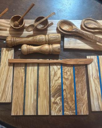 Materiale da cucina in ulivo