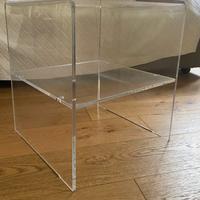 tavolino in plexy trasparente