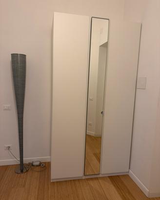 Armadio bianco con fascia specchiata