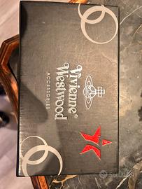 Accendino simile in tutto vivienn westwo