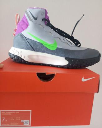 Scarponcini trekking NIKE NUOVI