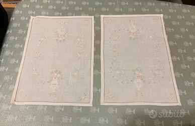 Centrini ricamati in lino