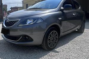 Lancia Ypsilon Ibrida