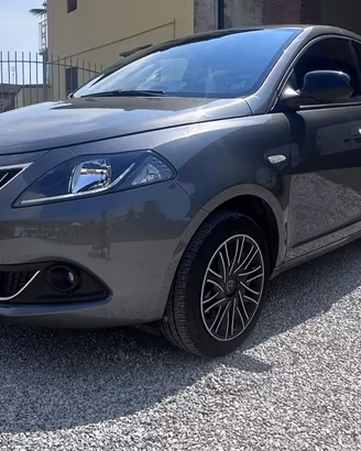 Lancia Ypsilon Ibrida