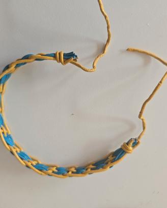 Bracciale intrecciato giallo e azzurro regolabile