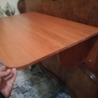 Tavolo a scomparsa pieghevole in poco spazio
