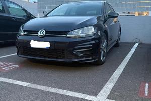 VOLKSWAGEN GOLF IQ DRIVE ALLESTIMENTO R-LINE