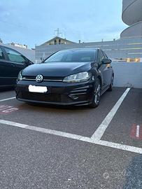VOLKSWAGEN GOLF IQ DRIVE ALLESTIMENTO R-LINE