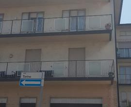 Negozio con retrobottega e bagno