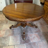 Tavolo rotondo in noce