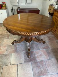 Tavolo rotondo in noce