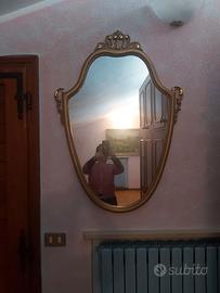 SPECCHIO VINTAGE CON CORNICE DORATA
