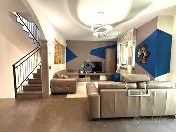 VILLA A SCHIERA A TRECATE