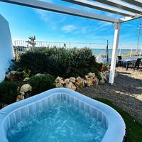 piscina idromassaggio riscaldata e illuminata