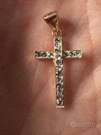 Croce in oro giallo 18k e zirconi