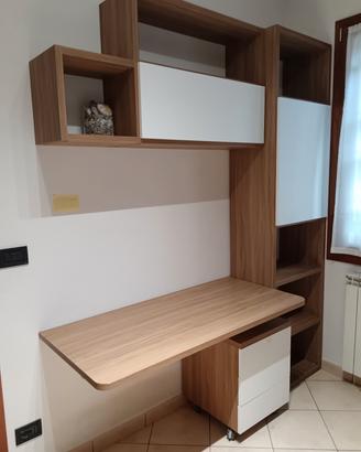 letto singolo soppalcato con scrivania e libreria