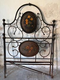 Letto antico in ferro battuto