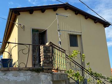 Casale di campagna con terreno