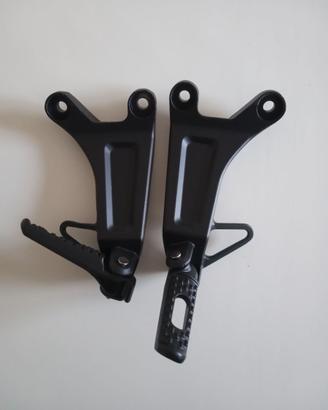 Triumph Speed triple 1050 pedane per scarico basso