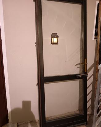 Porta in legno per esterno 