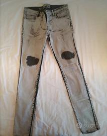 Jeans Closed grigio chiaro strappati attillati 
