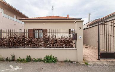 SPLENDIDA VILLETTA SINGOLA CON AMPIO GIARDINO