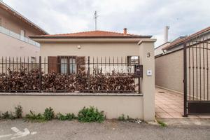 SPLENDIDA VILLETTA SINGOLA CON AMPIO GIARDINO