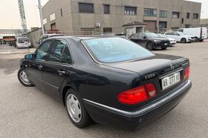 MERCEDES E200 KOMPRESOR ASI STORIC 92.000KM