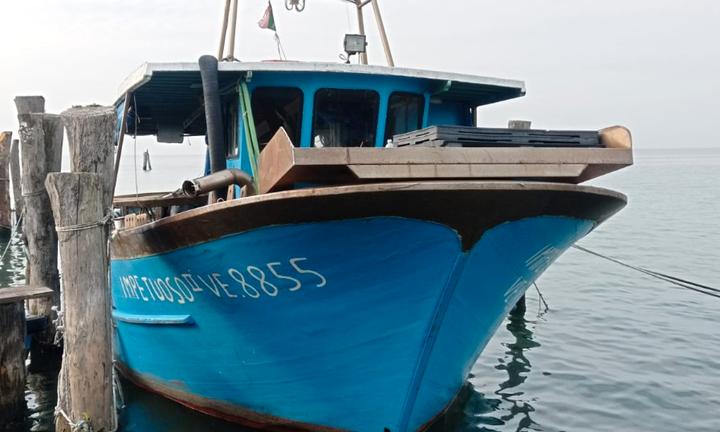 Peschereccio Motopesca con Licenza Reti da Posta