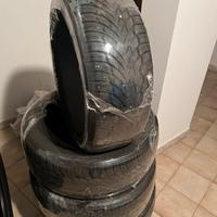 4 gomme  Nokian tyres invernali 235/45 R20