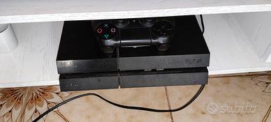PlayStation 4 con joystick originale e giochi 