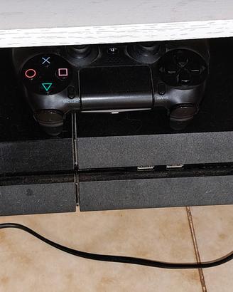 PlayStation 4 con joystick originale e giochi 