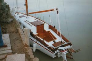 Barca a vela in legno