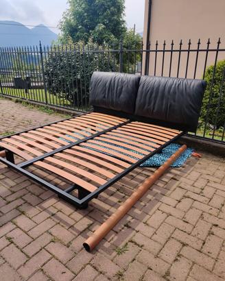 Letto matrimoniale con comodini in legno 