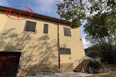 Appartamento di 129 m² con 4 locali a Laterina Per