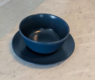 set IKEA di ciotole e piattini blu