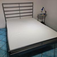 letto 140+materasso e comodini 
