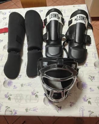 Casco con visiera e para tibie.
