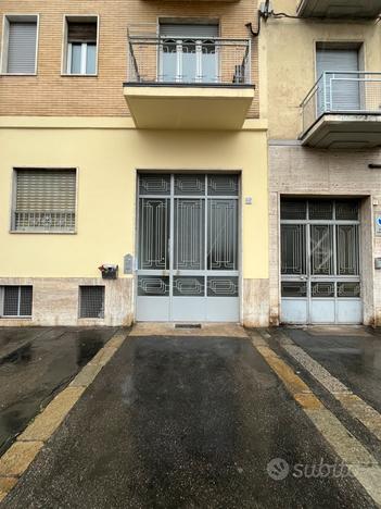 Box auto con passaggio carraio a Torino