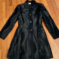 Cappotto nero in ecopellicia Motivi